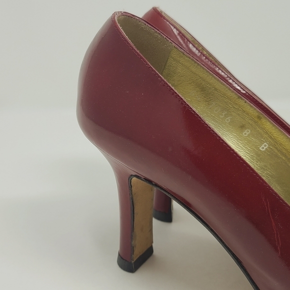 Escada | Women's Vintage Red Alligator Embossed Italian Heels (Size 8B) - Picture 11 of 15